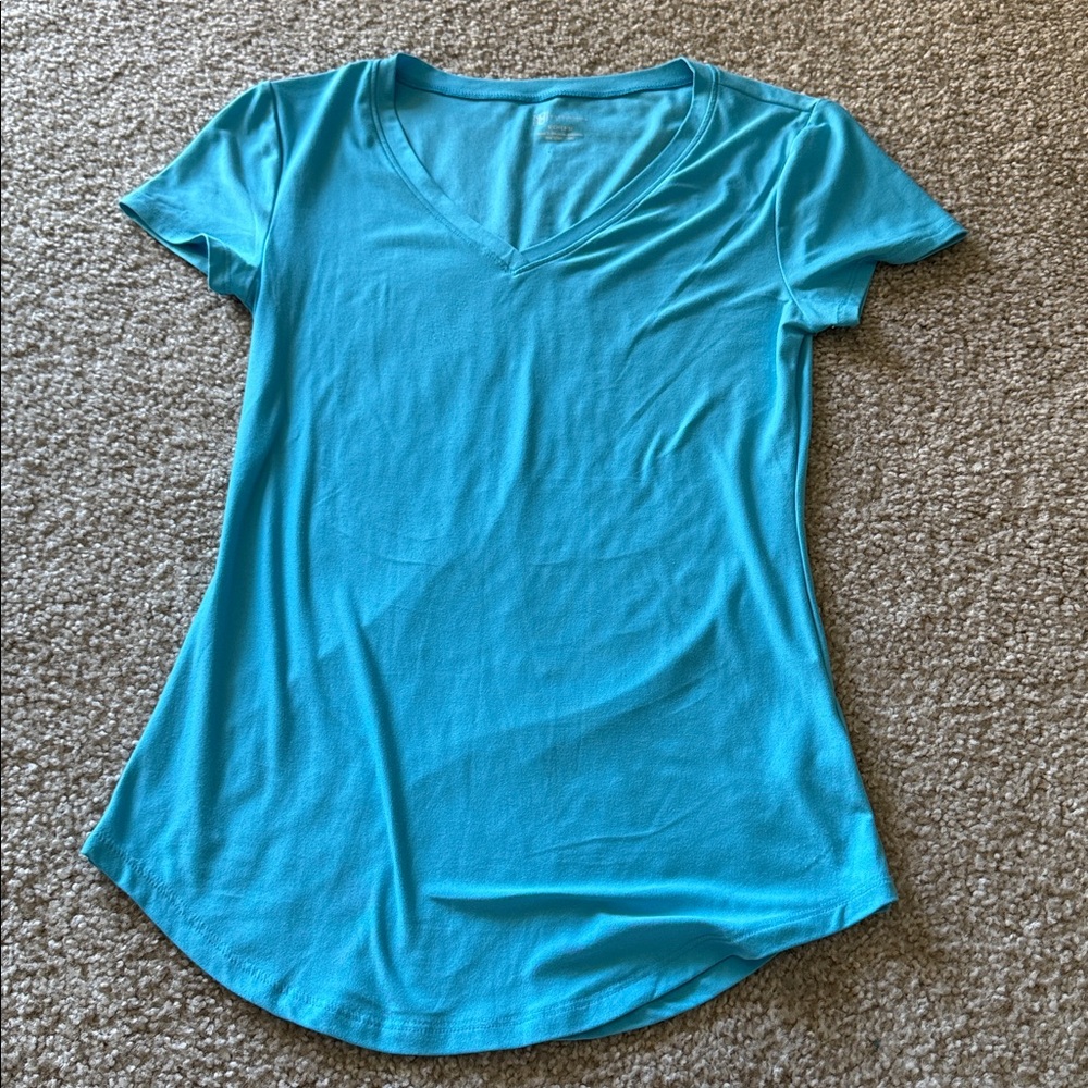 No Boundaries Brand: Women’s Cyan Blue V-Neck Short Sleeve Tee Size Small